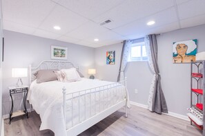 2 bedrooms, iron/ironing board, WiFi, bed sheets