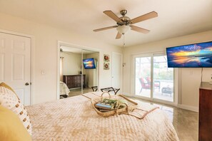 3 bedrooms, iron/ironing board, travel crib, free WiFi