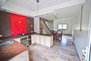 Private kitchen - Casa en Alquiler Pinamar Shaw (Pinamar)