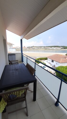 Appartement Avec 2 Chambres Idéalement Placé à 150 de la Plage