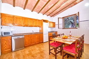 Fridge, oven, dishwasher, cookware/dishes/utensils