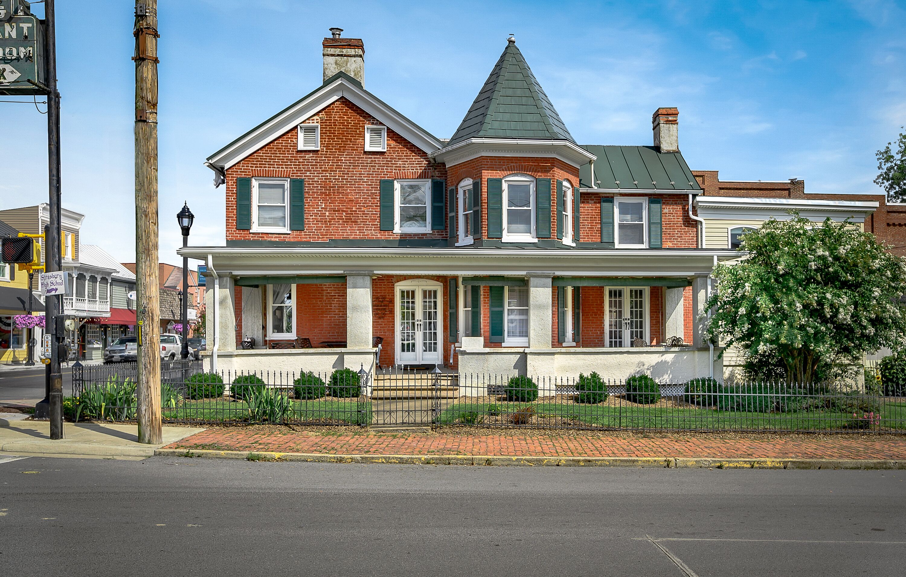 Historical and Spacious House in the Center of Small Town Life