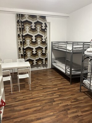 1 bedroom, WiFi, bed sheets