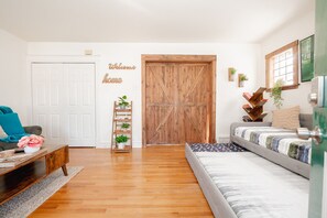 2 bedrooms, iron/ironing board, WiFi, bed sheets