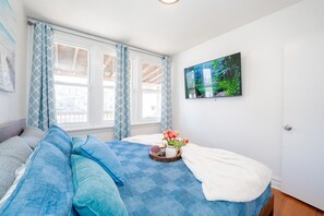 2 bedrooms, iron/ironing board, WiFi, bed sheets