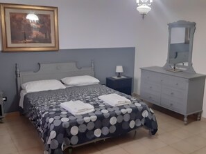 3 quartos, ferros/tábuas de passar roupa, Wi-Fi, roupa de cama