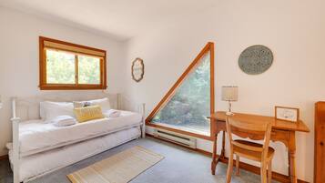 5 bedrooms, iron/ironing board, travel crib, free WiFi