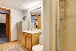 Shower, jetted tub, hair dryer, towels