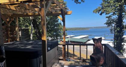 NEW LIST - Canoe 22 is a Cozy 3-bedroom cabin w/Hot Tub with Lake views.