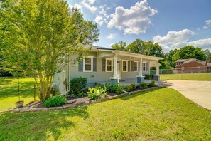 Exterior - Quiet Old Hickory Home Rental w/ Deck (Old Hickory)
