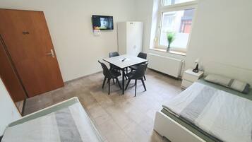 3 bedrooms, iron/ironing board, WiFi, bed sheets