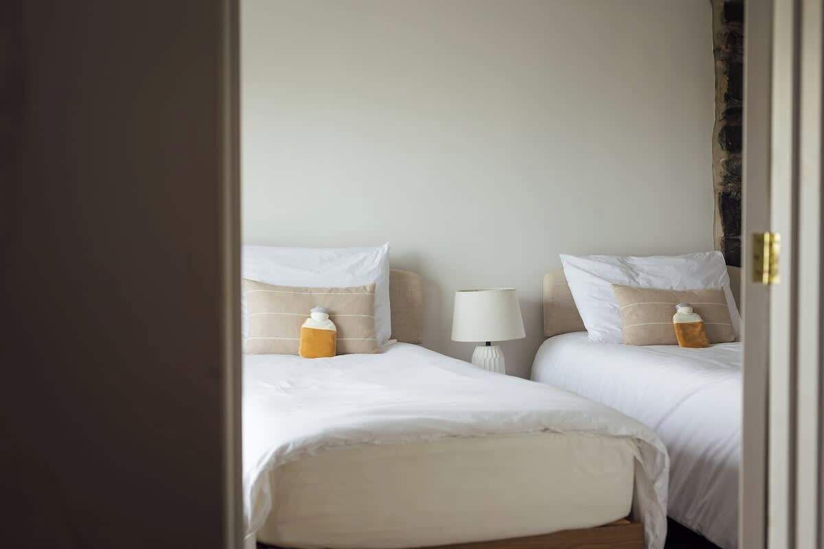 2 Schlafzimmer, Schreibtisch, Reisekinderbett, WLAN