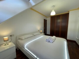 Apartamento Confort, 2 habitaciones, baño privado | Ropa de cama de alta calidad, edredones de plumas, decoración individual