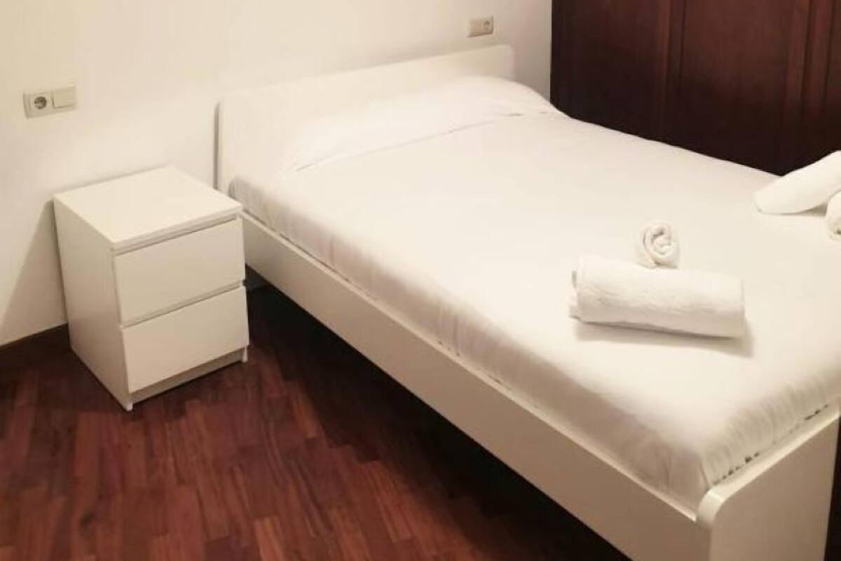 Ropa de cama de alta calidad, edredones de plumas, wifi gratis