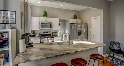 Huge 4,500 space: 6 bedrooms, 4 En-Suites, privacy, open concept, gated parking