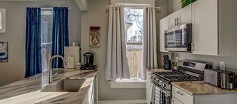 Memphis Home of the Blues 5 Star,1mi. to downtown, midtown. Gated, FREE parking