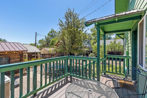 House of Mint - Down Town FLG w/  Hot Tub! Sleeps 12