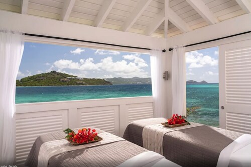 Secure Booking Beachfront Ritz 3 Bedroom Property Concierge Services Included