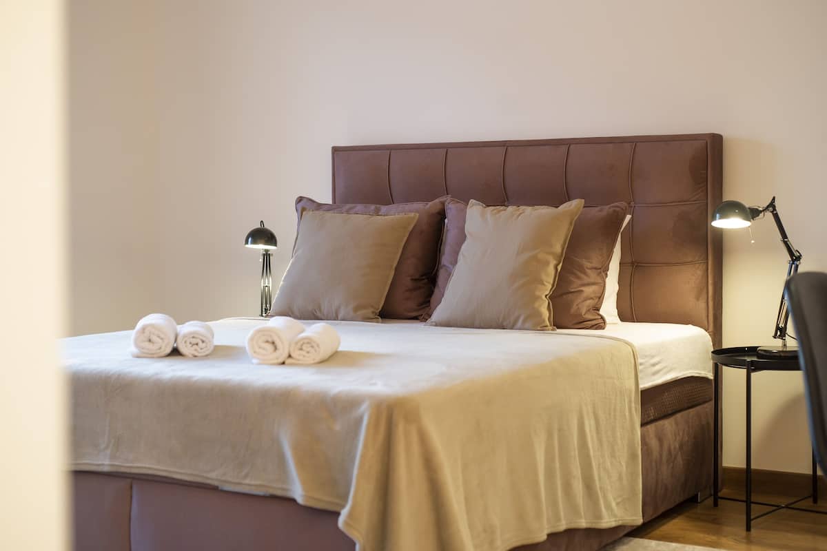 Egyptian cotton sheets, premium bedding, pillow-top beds, desk