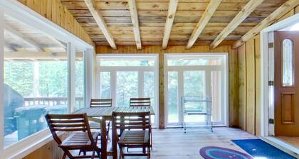 Mountain-view house with wood-burning fireplace, deck, patio, & washer/dryer