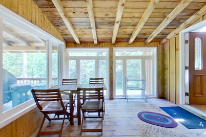 Mountain-view house with wood-burning fireplace, deck, patio, & washer/dryer
