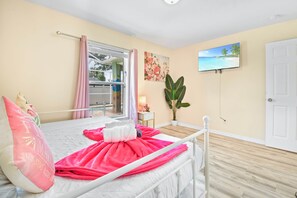 3 bedrooms, desk, iron/ironing board, free WiFi
