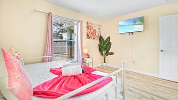 3 bedrooms, desk, iron/ironing board, free WiFi