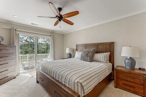 4 bedrooms, iron/ironing board, internet, bed sheets