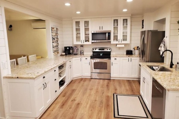 Microondas, horno, placa de cocina, lavavajillas