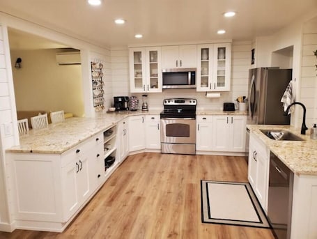 Microwave, oven, stovetop, dishwasher. The White House Hub