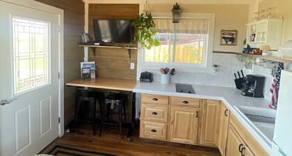 Adorable Tiny house on small farm, fresh eggs and seasonal produce daily .