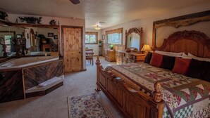 Romantic Suite, Non Smoking, Mountain View | Private spa tub - Beeline Guest House (Pine)
