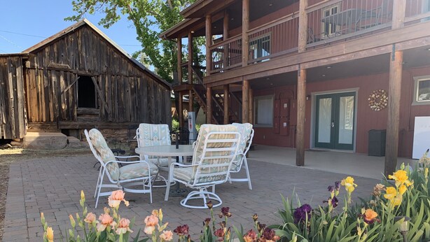 Classic Room, Non Smoking, Patio | Terrace/patio - Beeline Guest House (Pine)