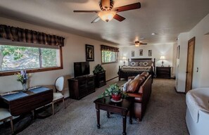 Deluxe Suite, Non Smoking, Mountain View | Living area - Beeline Guest House (Pine)