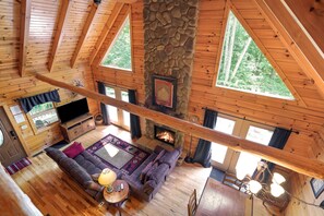 تلفزيون، مدفأة، مشغل دي في دي، كرة قدم الطاولة