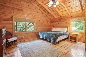 3 bedrooms, free WiFi, bed sheets - The Malbec Cabin | Hocking Hills (Logan)
