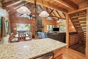 Televisión y chimenea 