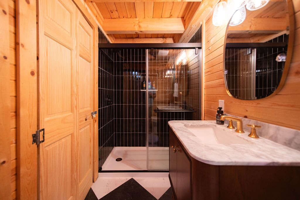 Shower, towels, soap, toilet paper
