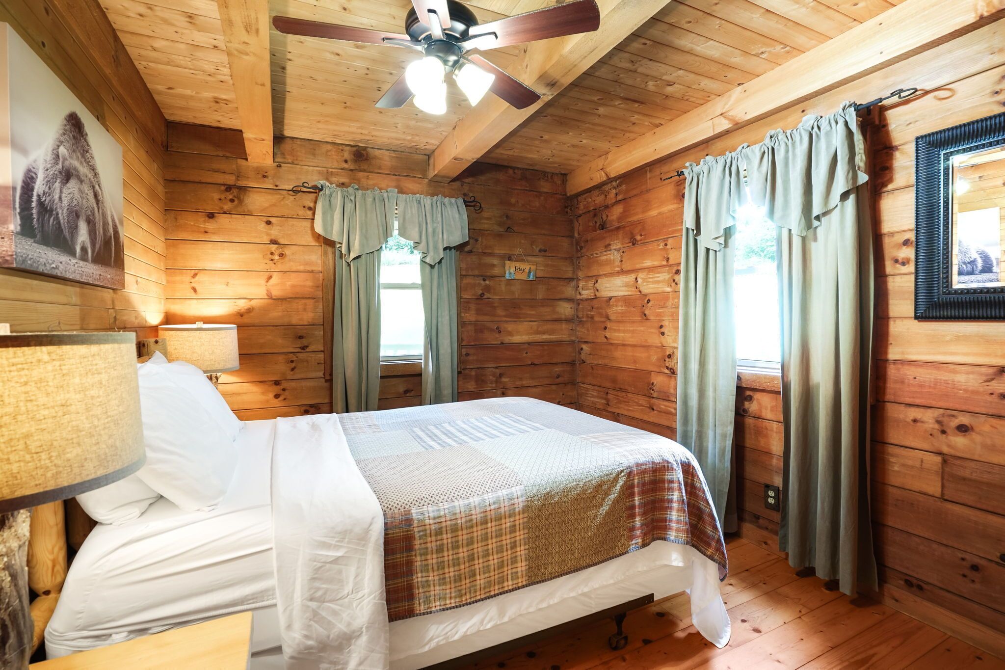 2 bedrooms, WiFi (free), bed sheets