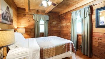 2 bedrooms, WiFi (free), bed sheets