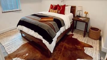 2 bedrooms, iron/ironing board, travel cot, WiFi