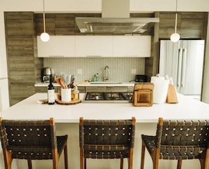 Fridge, microwave, oven, stovetop - The Cowboy Inn - Luxury Bozeman (Bozeman)