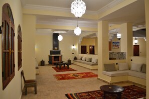 Lobby sitting area - LE DOMAINE M (Ait Taguella)