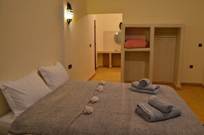 Suite Junior | Décor unique, ameublement unique, bureau