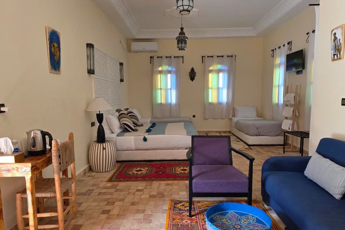 Desk, laptop workspace, WiFi (free), individually decorated