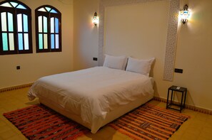 Kamar Double Grand | Didekorasi berbeda-beda dan dilengkapi dengan perabotan berbeda-beda