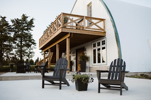 O'Halloran House-Feathered Acres Learning Farm & Inn