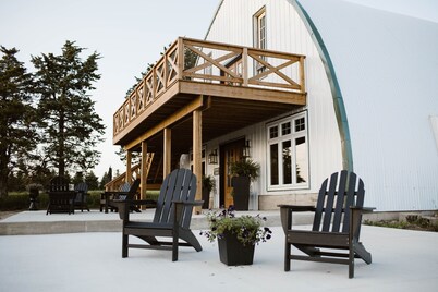 O'Halloran House-Feathered Acres Learning Farm & Inn