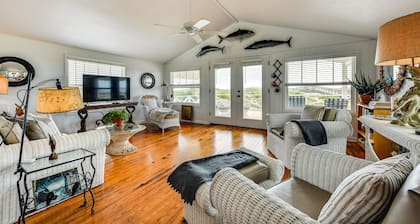Oceanfront Amelia Island Cottage: Deck & Boardwalk