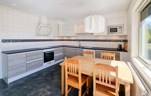 Kühlschrank, Ofen, Herdplatte, Geschirrspüler